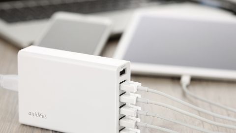 6插頭USB充電器香港有售 一大班朋友去旅行再不會爭差電